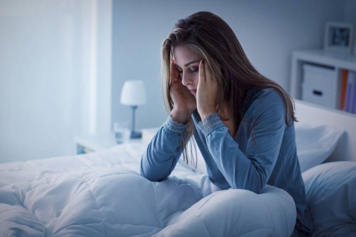 وقتی دیر میخوابید چه اتفاقی برایتان می افتد؟
