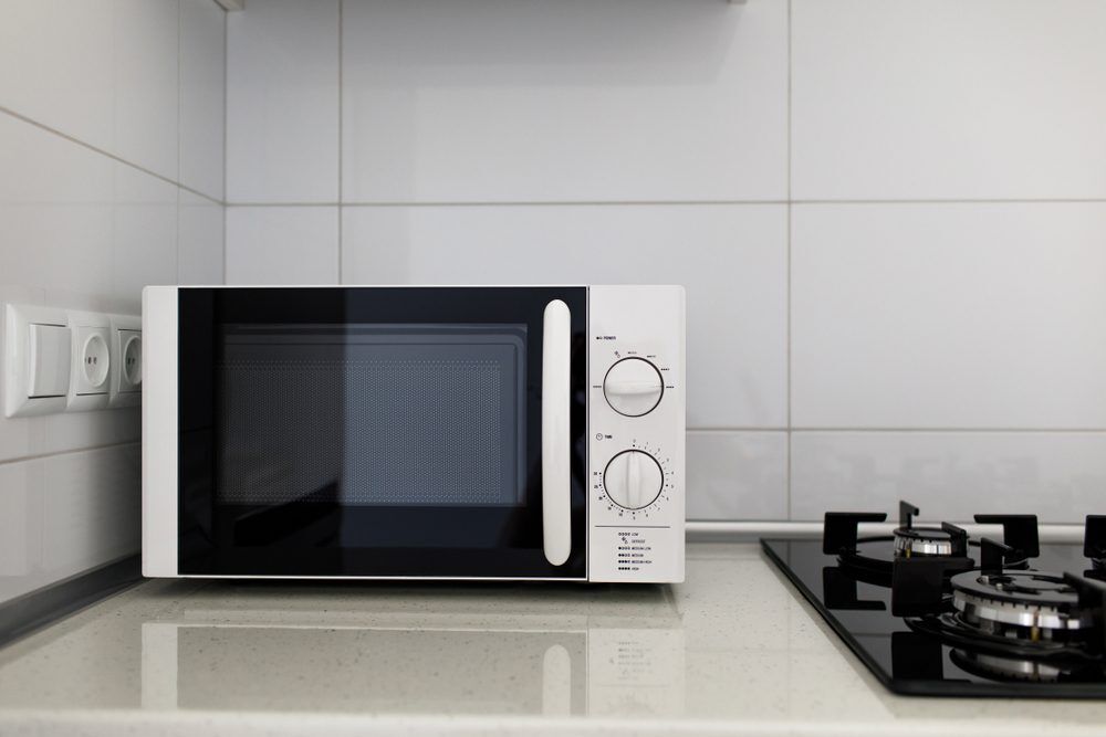 کدام غذاها را نباید در مایکروویو دوباره گرم کنیم؟