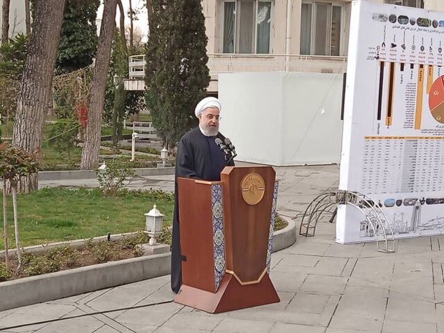 هر فرد و گروهی که مانع برداشتن تحریم شود، خیانت می کند / سنگ اندازان توبه کنند