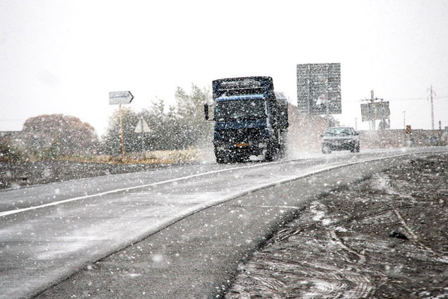 باران و برف در جاده‌های ۸ استان کشور