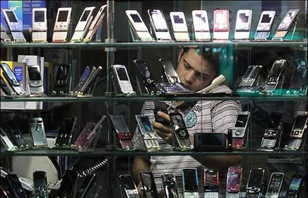 واردات آیفون ممنوع نیست / التهاب ایجاد نکنید