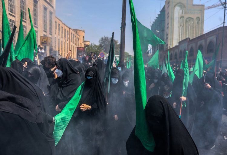 آئین خیمه سوزان ظهر عاشورا در بازار تهران
