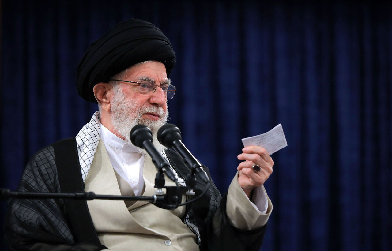 رهبر انقلاب: دلم برای رئیسی سوخت؛ حاضر نبودند یک کلام از او تمجید کنند