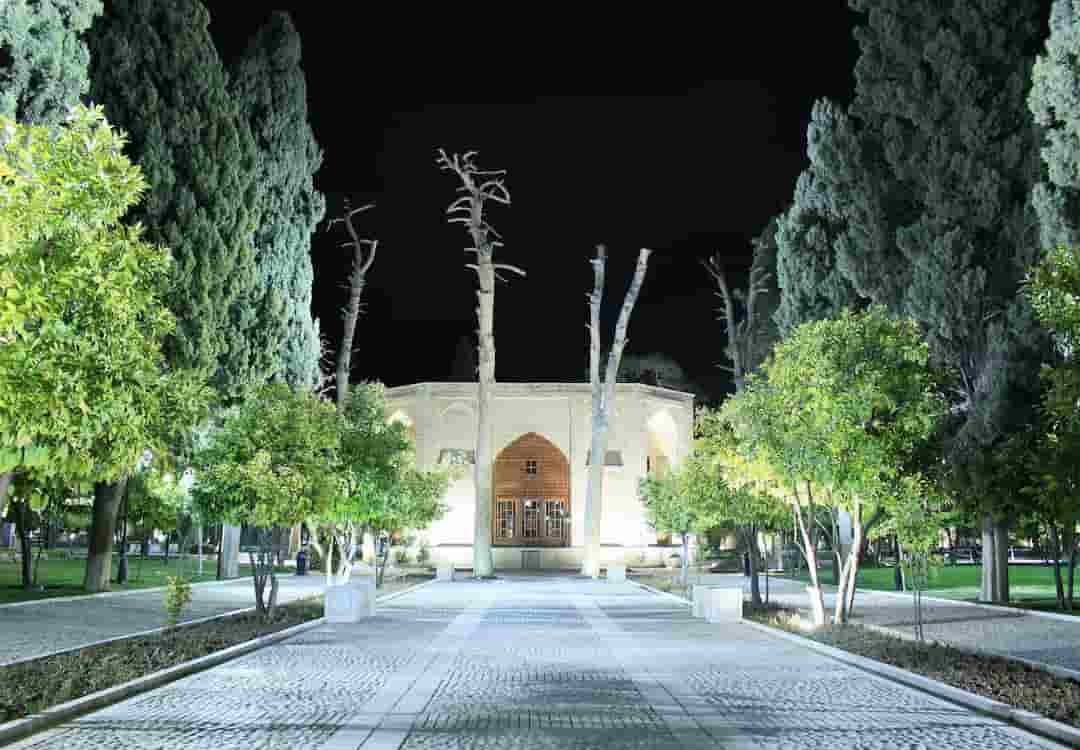 جاذبه های گردشگری نزدیک هتل بزرگ شیراز را بشناسید